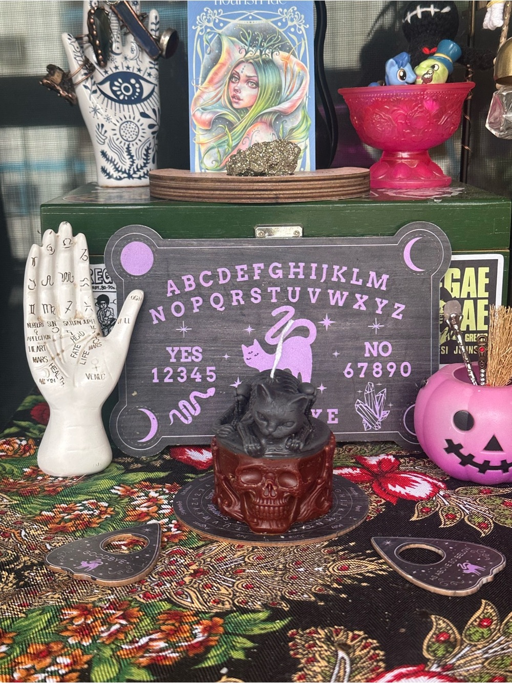 Graveyard Familiar Candle